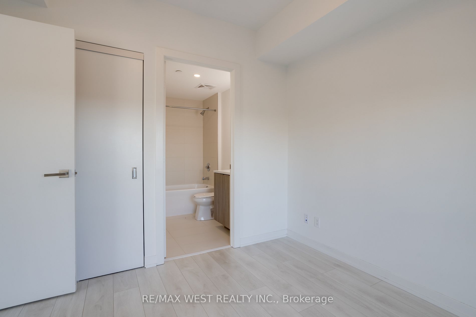 223 St. Clair Ave W, #613