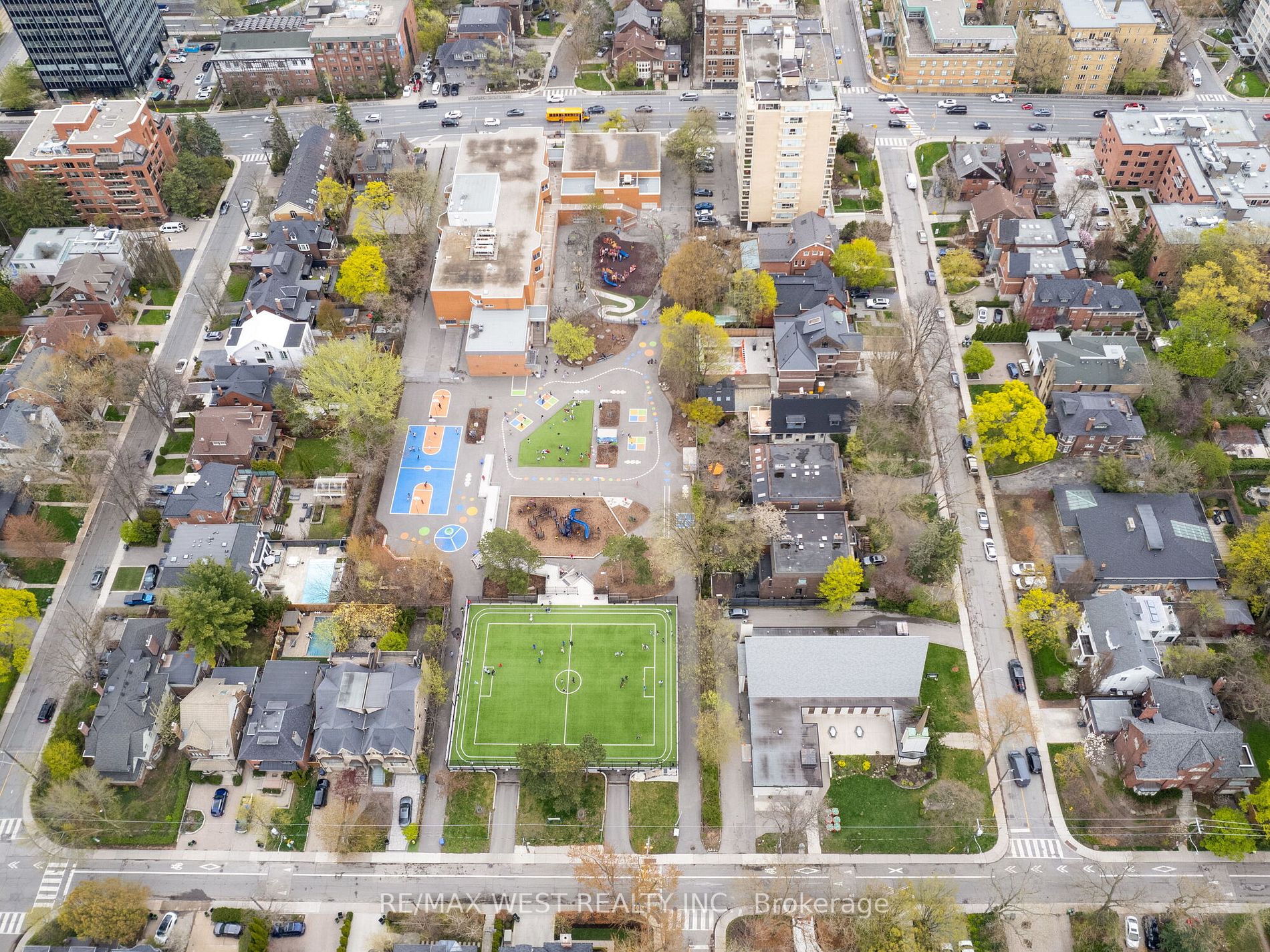 223 St. Clair Ave W, #613