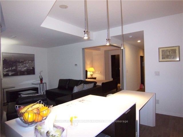 1 Bloor St E, #519