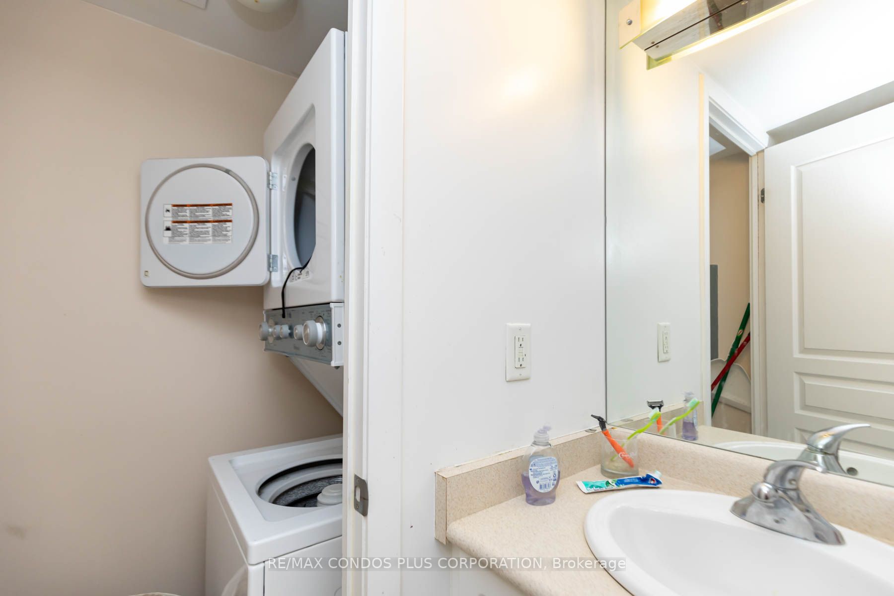 18 Yonge St, #2106