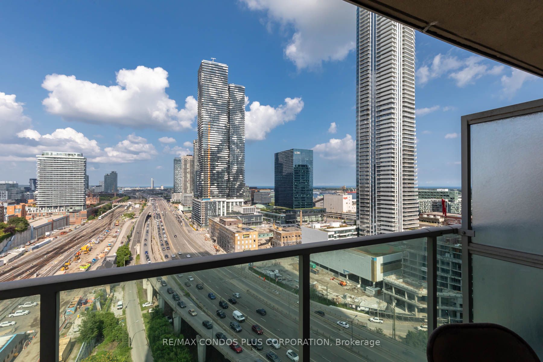 18 Yonge St, #2106