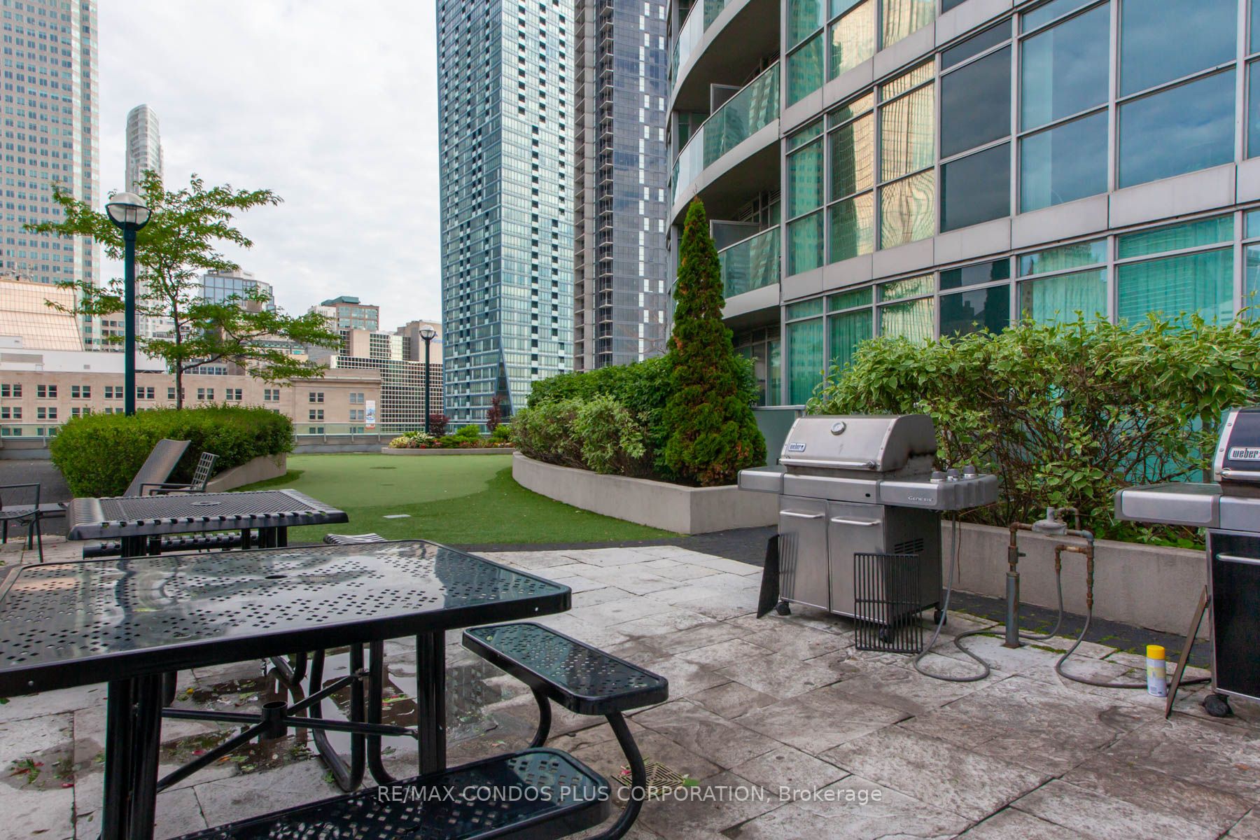 18 Yonge St, #2106