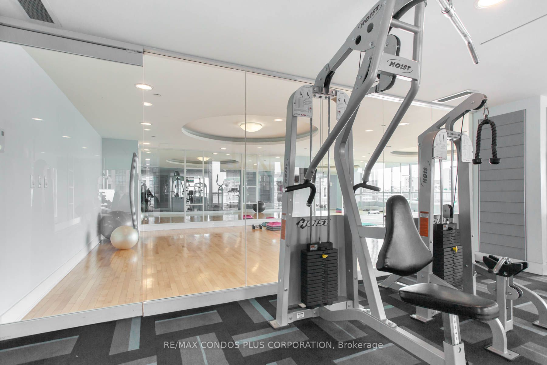 18 Yonge St, #2106