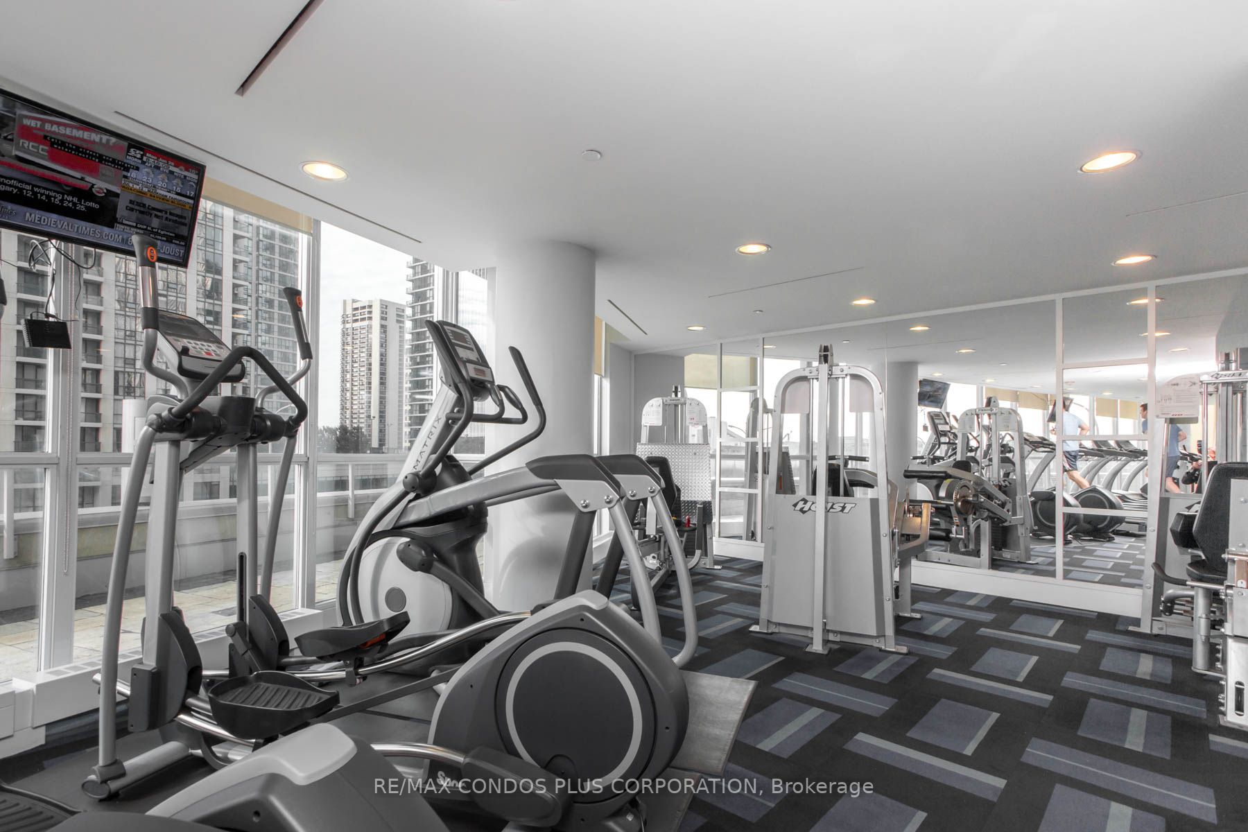 18 Yonge St, #2106