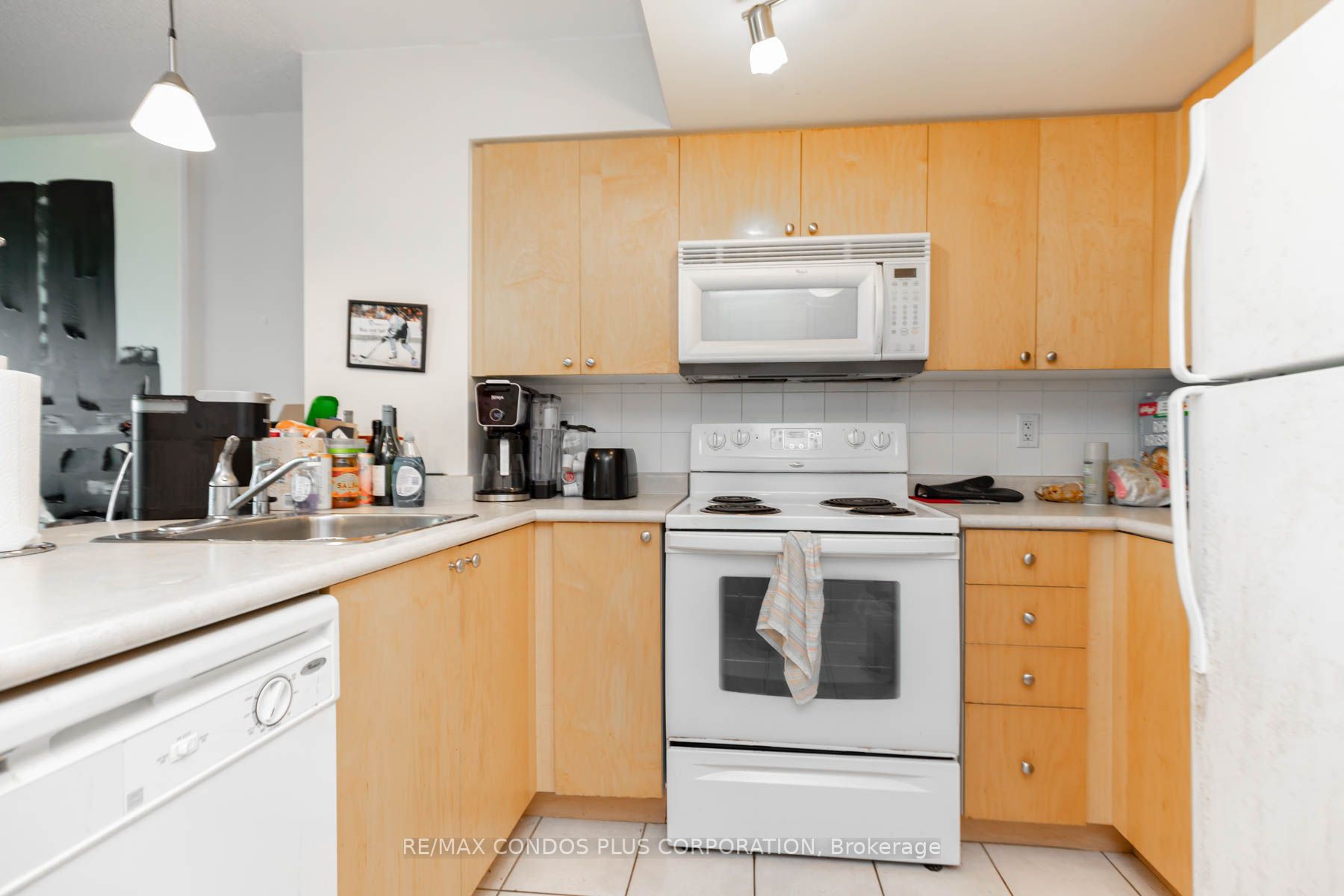 18 Yonge St, #2106