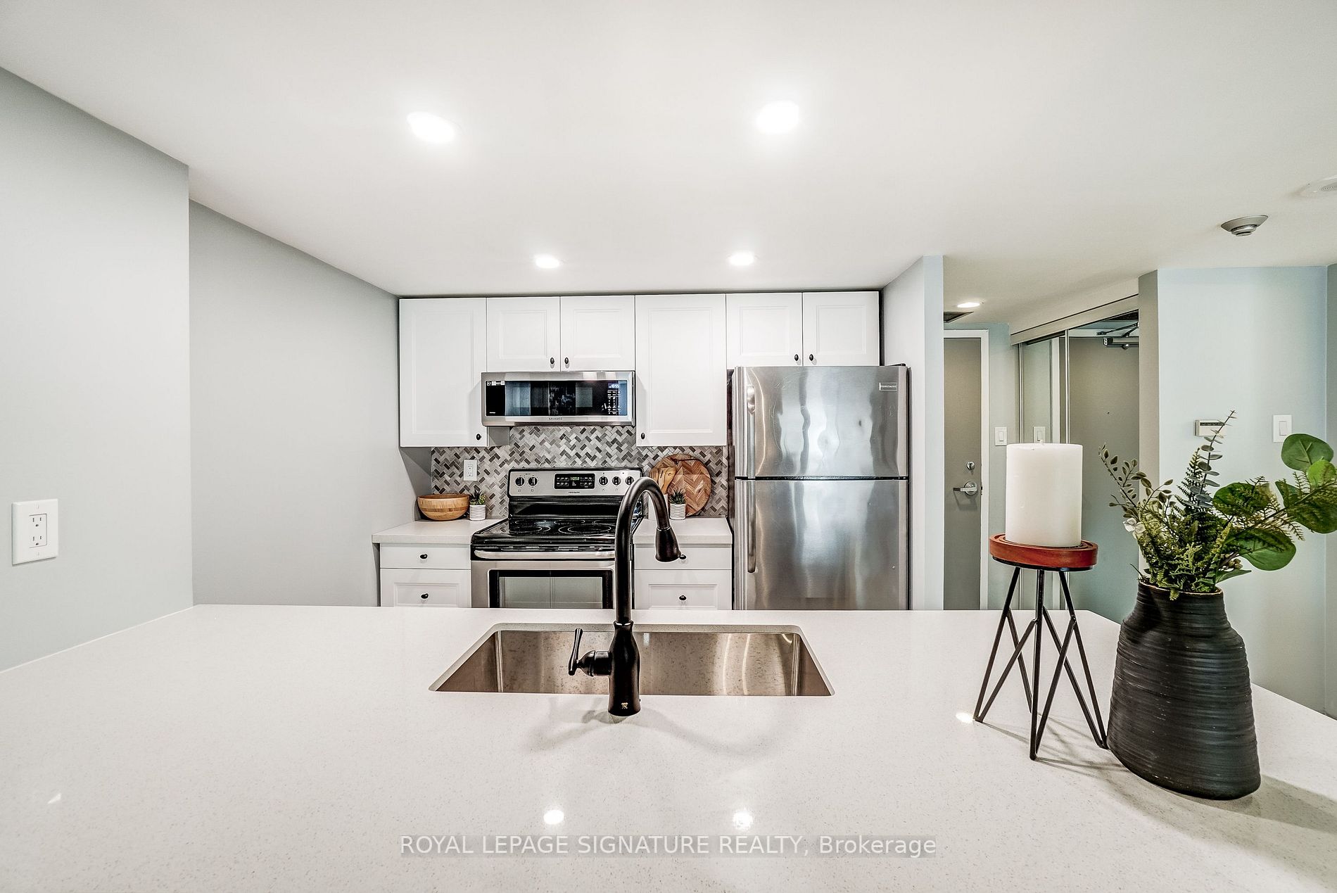 705 King St W, #805