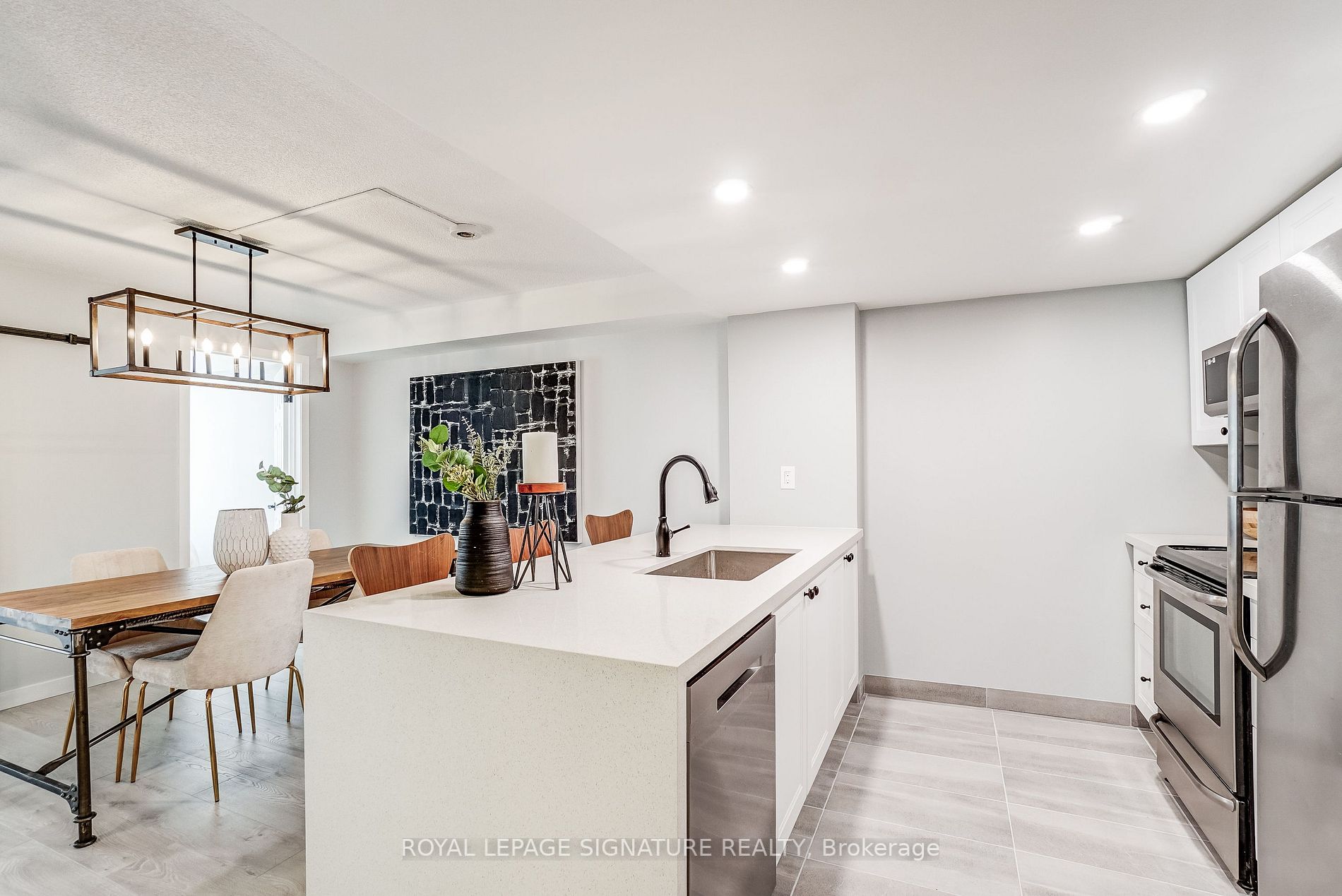 705 King St W, #805
