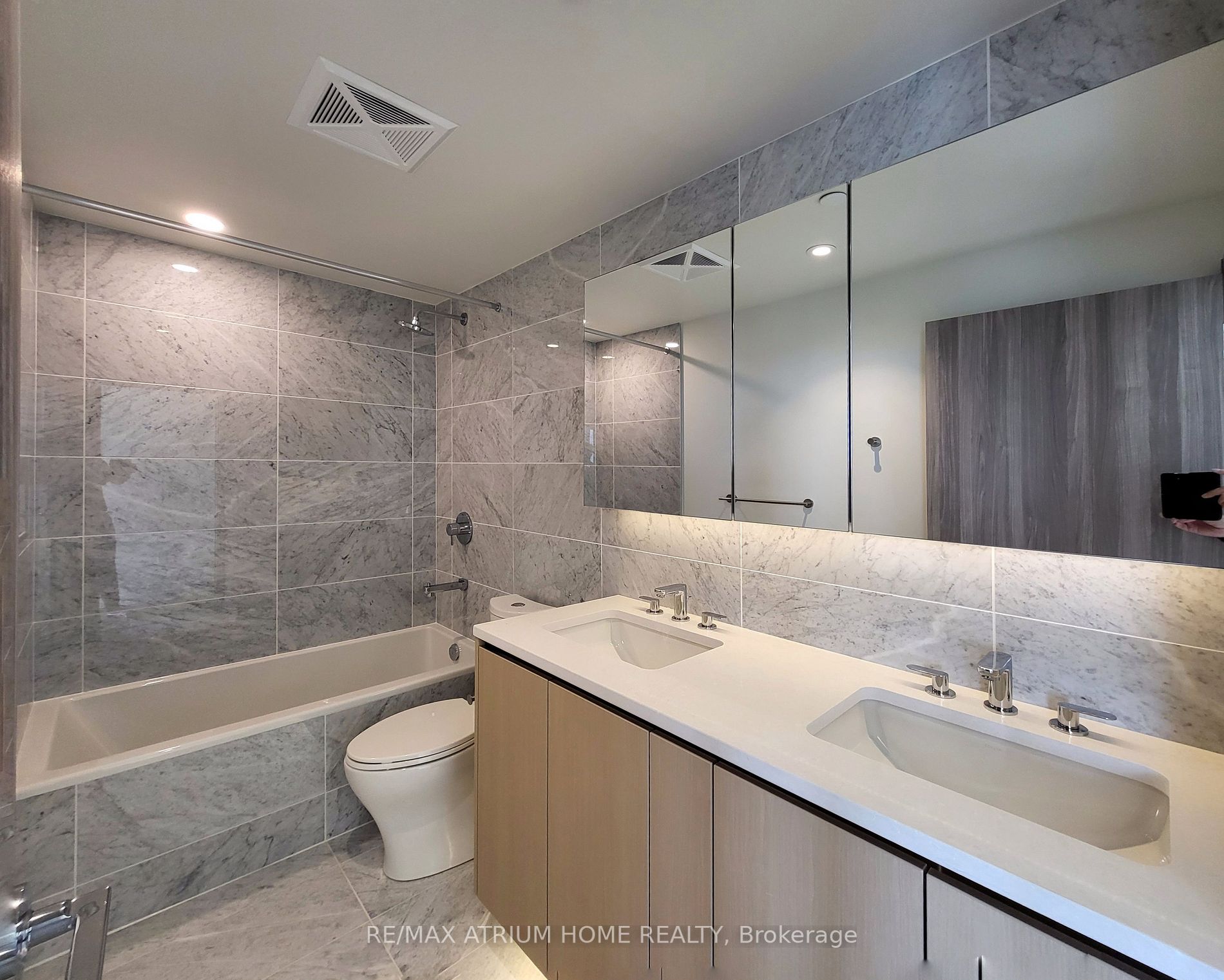 85 Mcmahon Dr, #2803