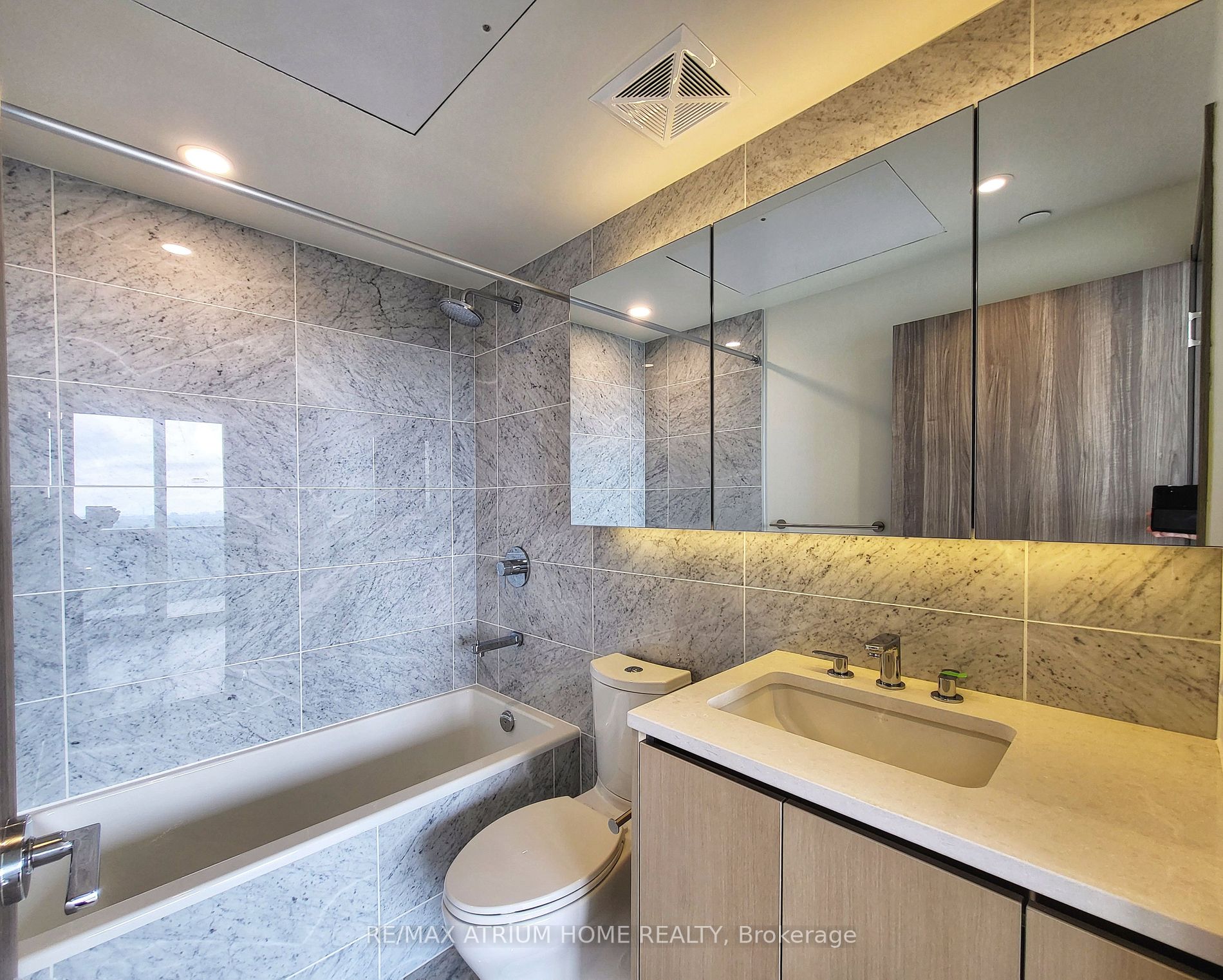 85 Mcmahon Dr, #2803