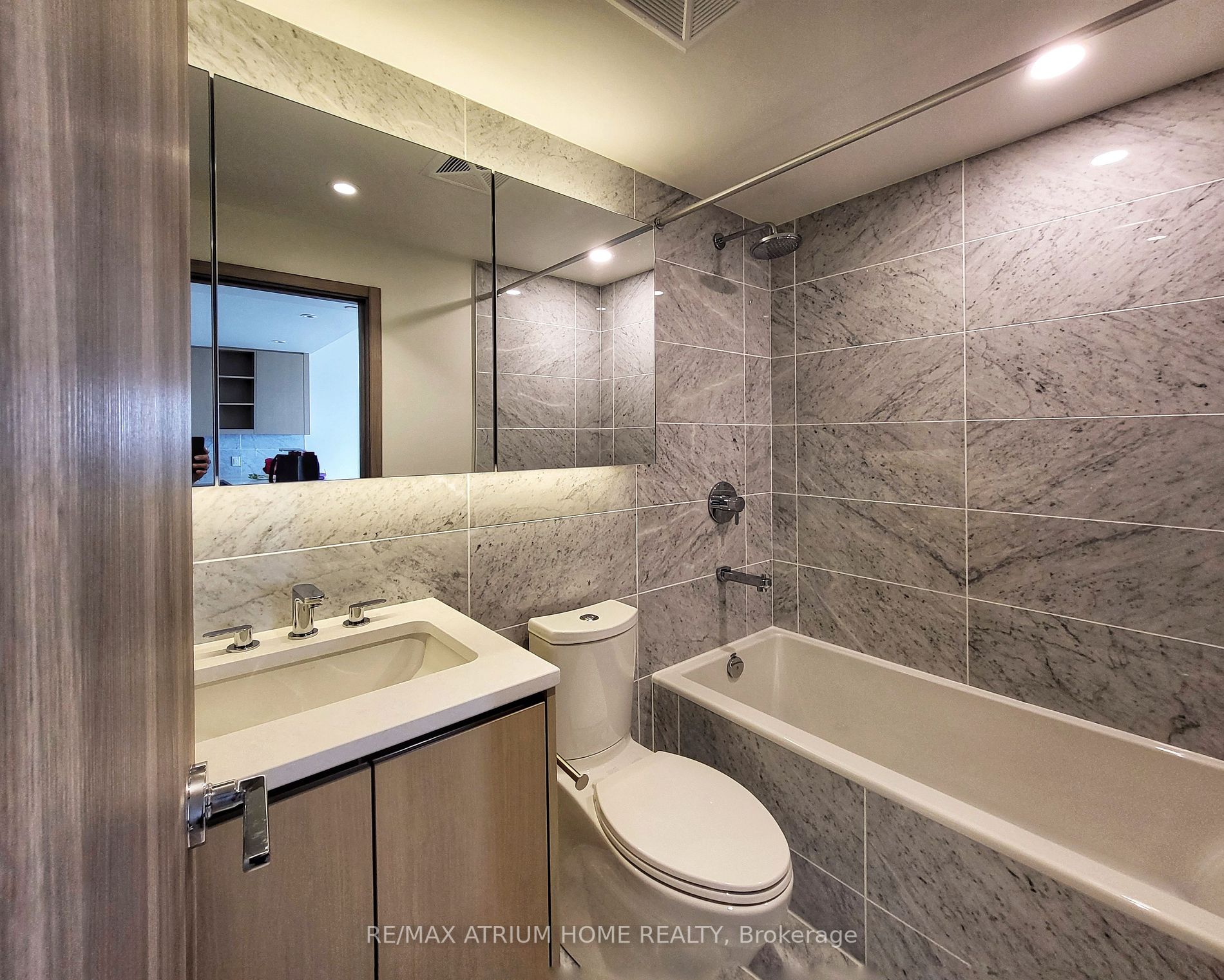 85 Mcmahon Dr, #2803