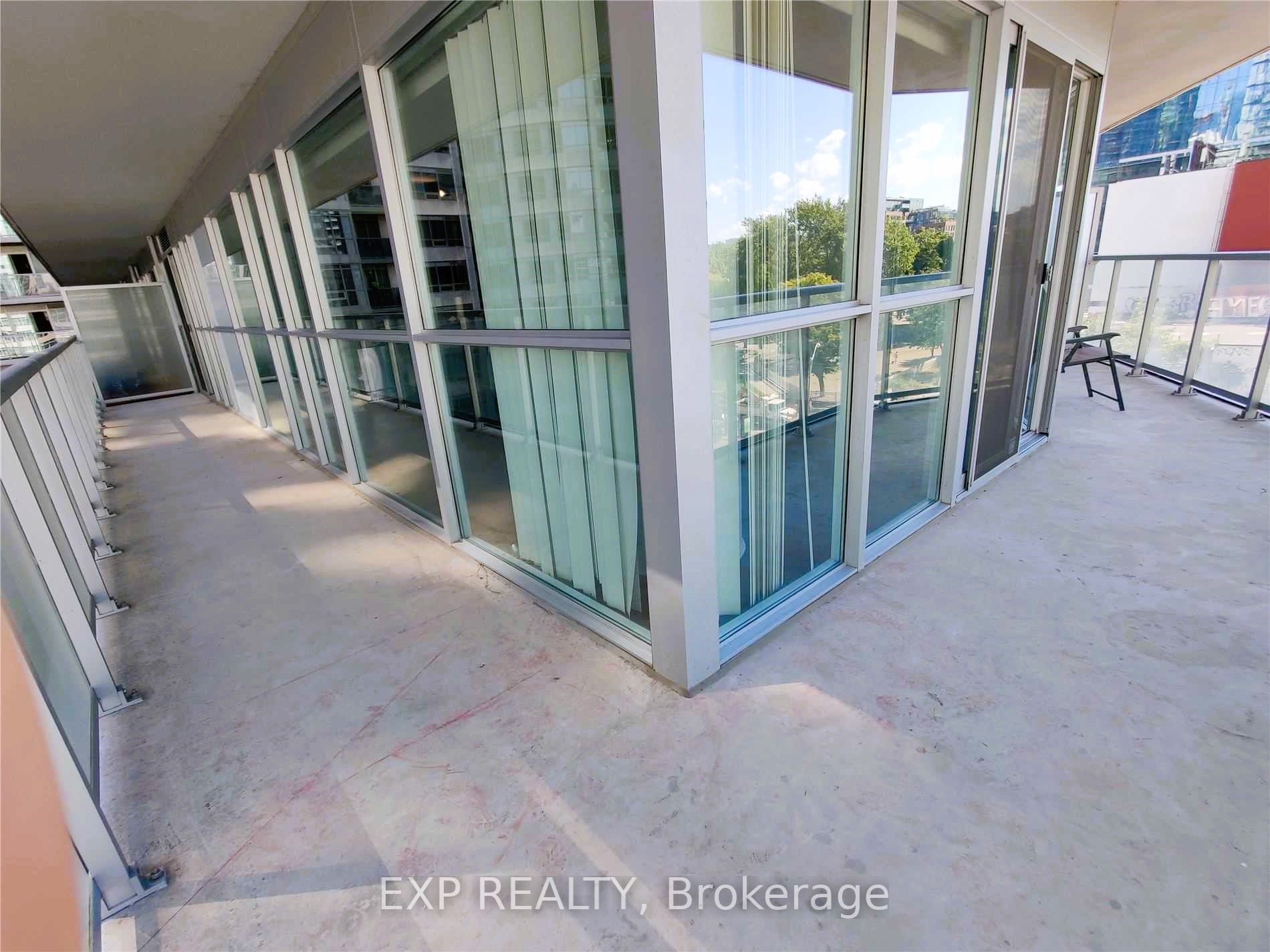352 Front St W, #417