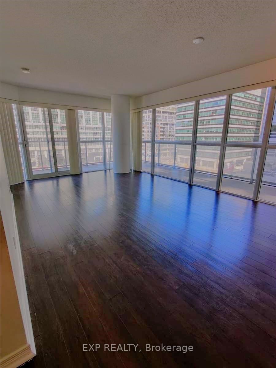 352 Front St W, #417