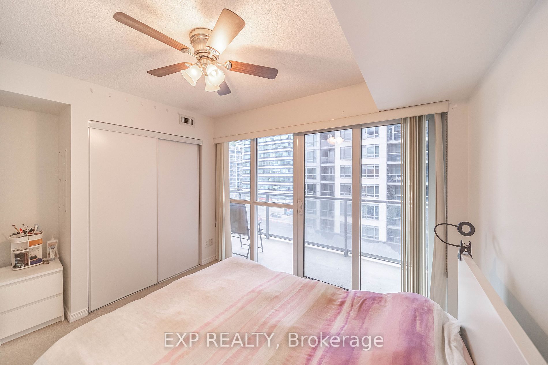 352 Front St W, #417