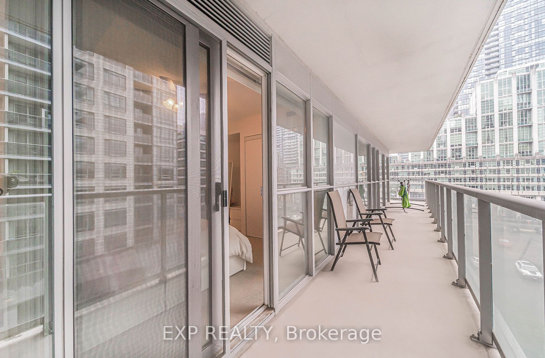 352 Front St W, #417
