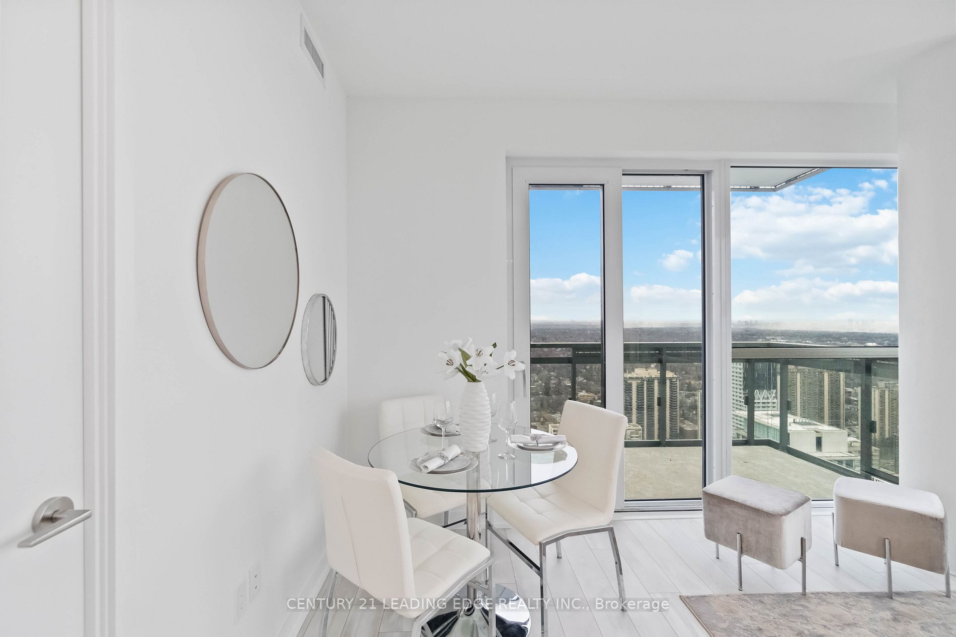 39 Roehampton Ave, #4109
