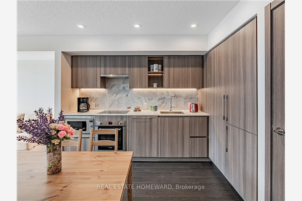 19 Bathurst St, Toronto