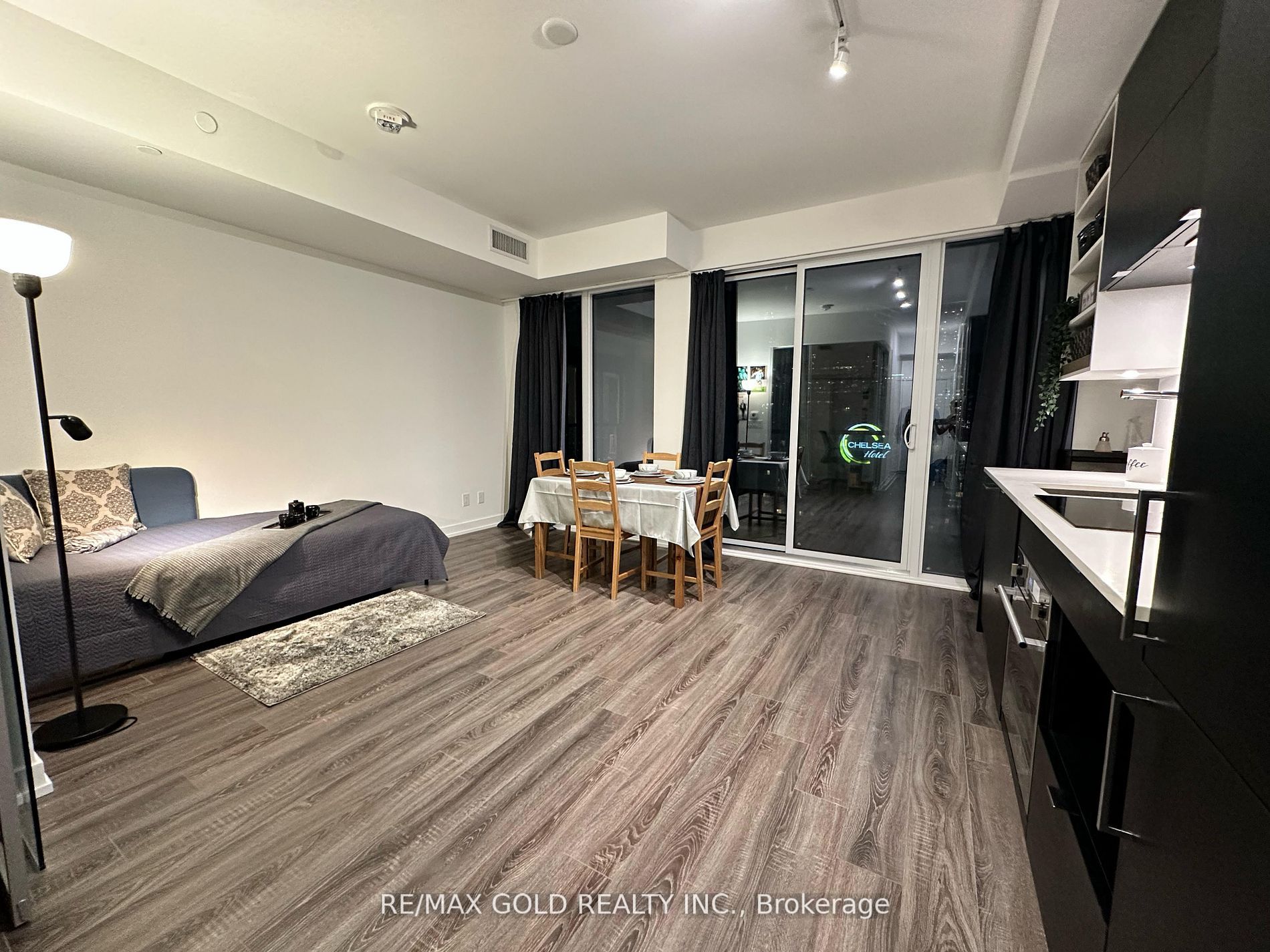 20 Edward St N, #2220