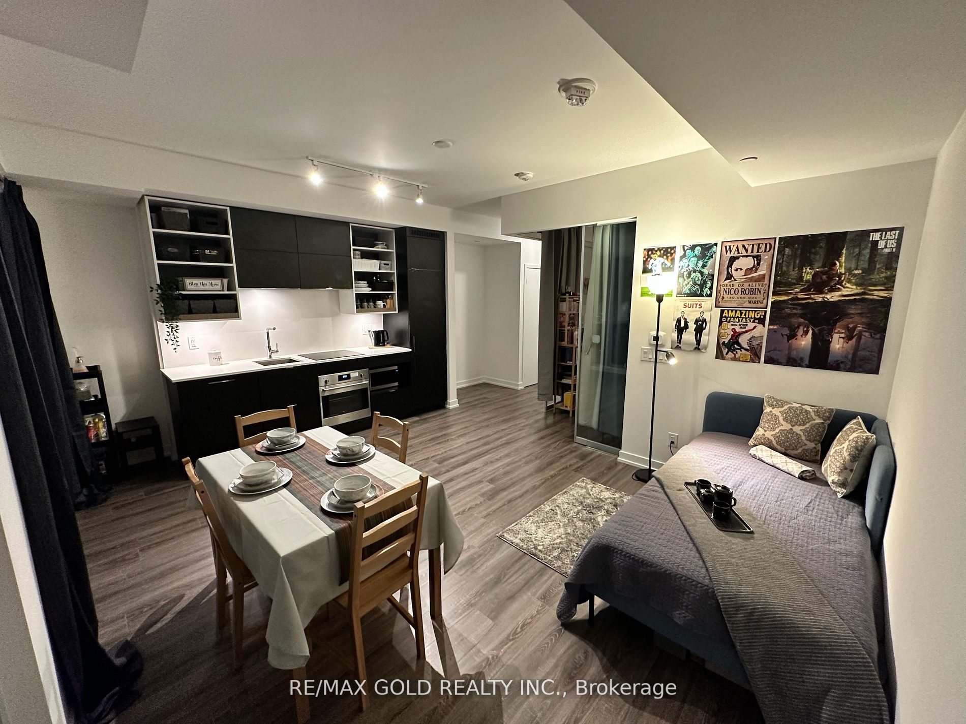 20 Edward St N, #2220
