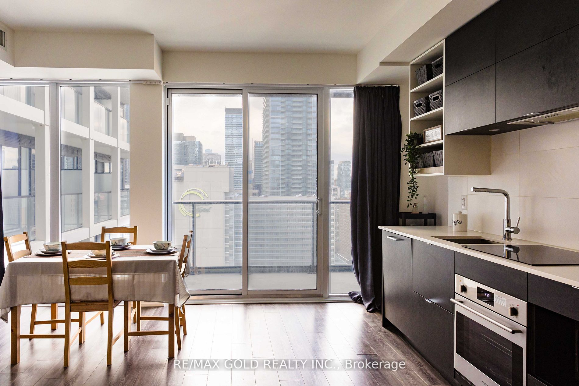 20 Edward St N, #2220