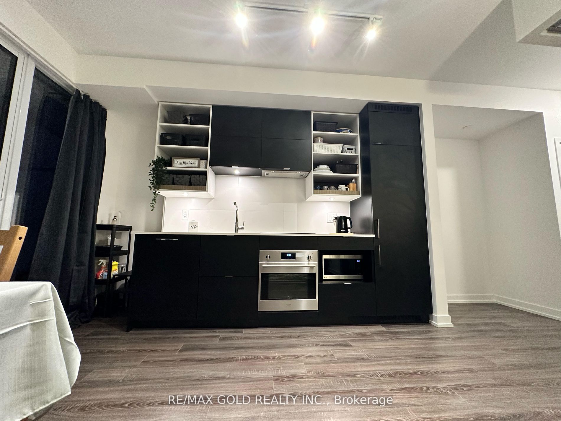 20 Edward St N, #2220