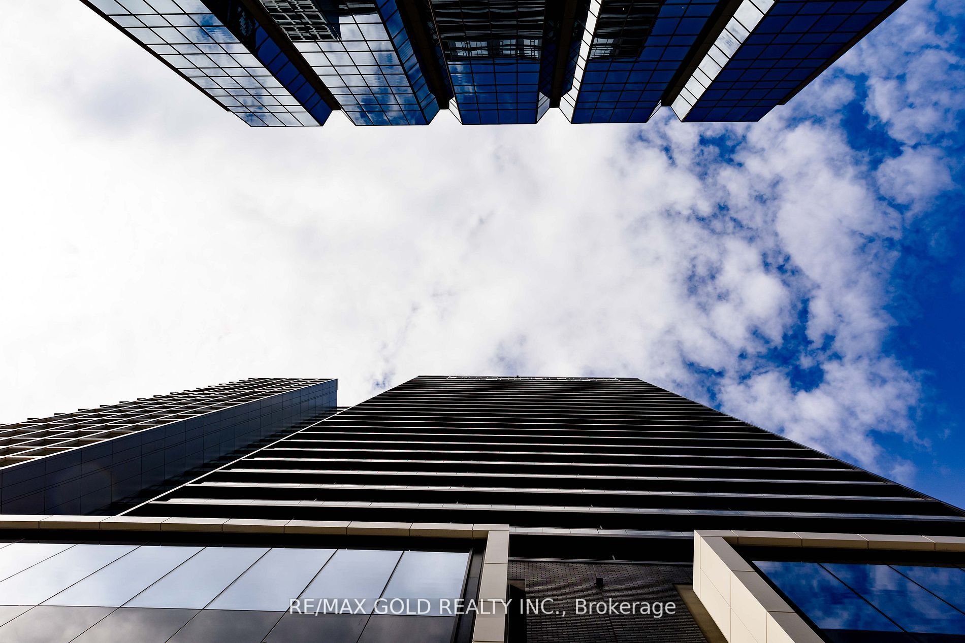 20 Edward St N, #2220