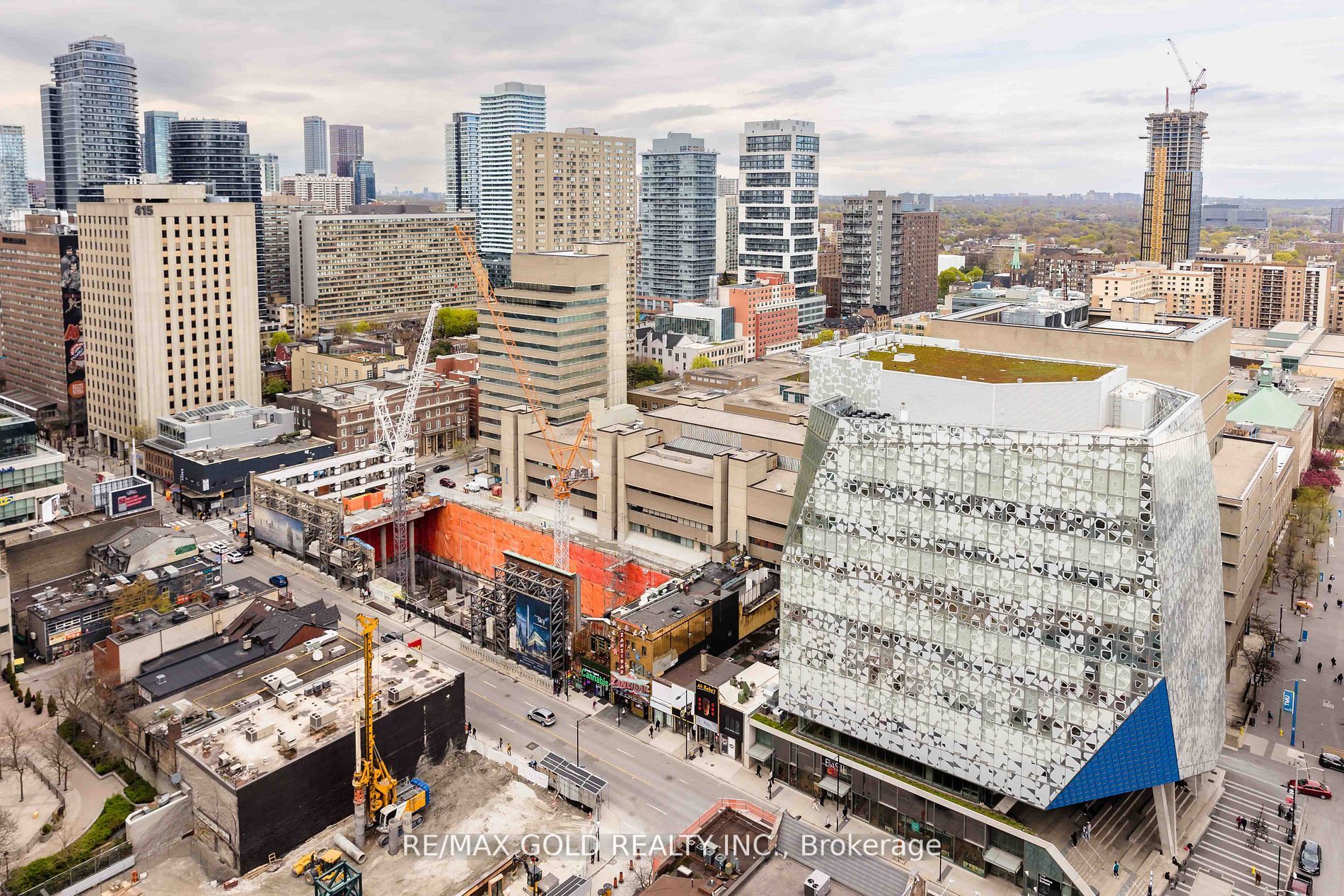 20 Edward St N, #2220