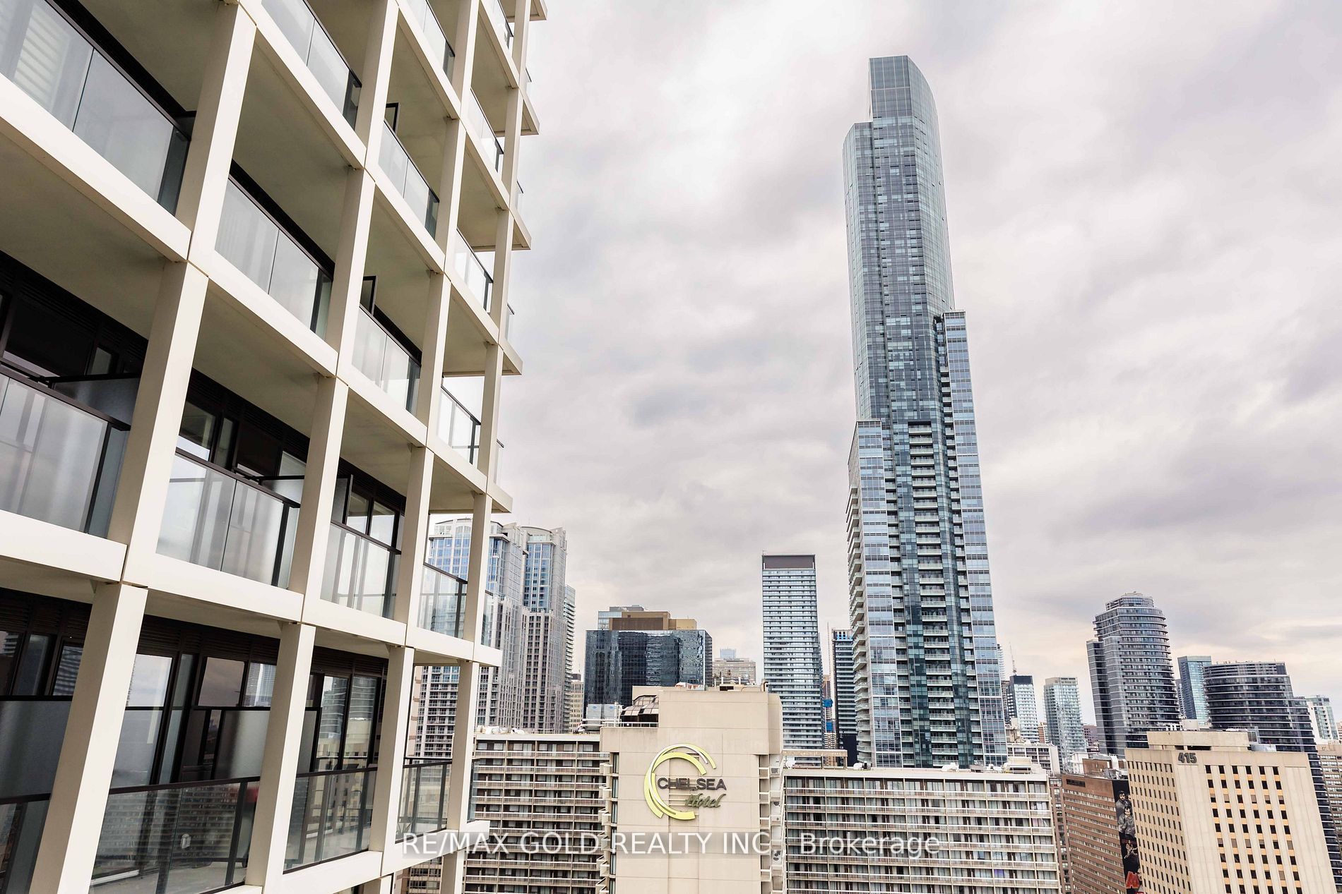 20 Edward St N, #2220