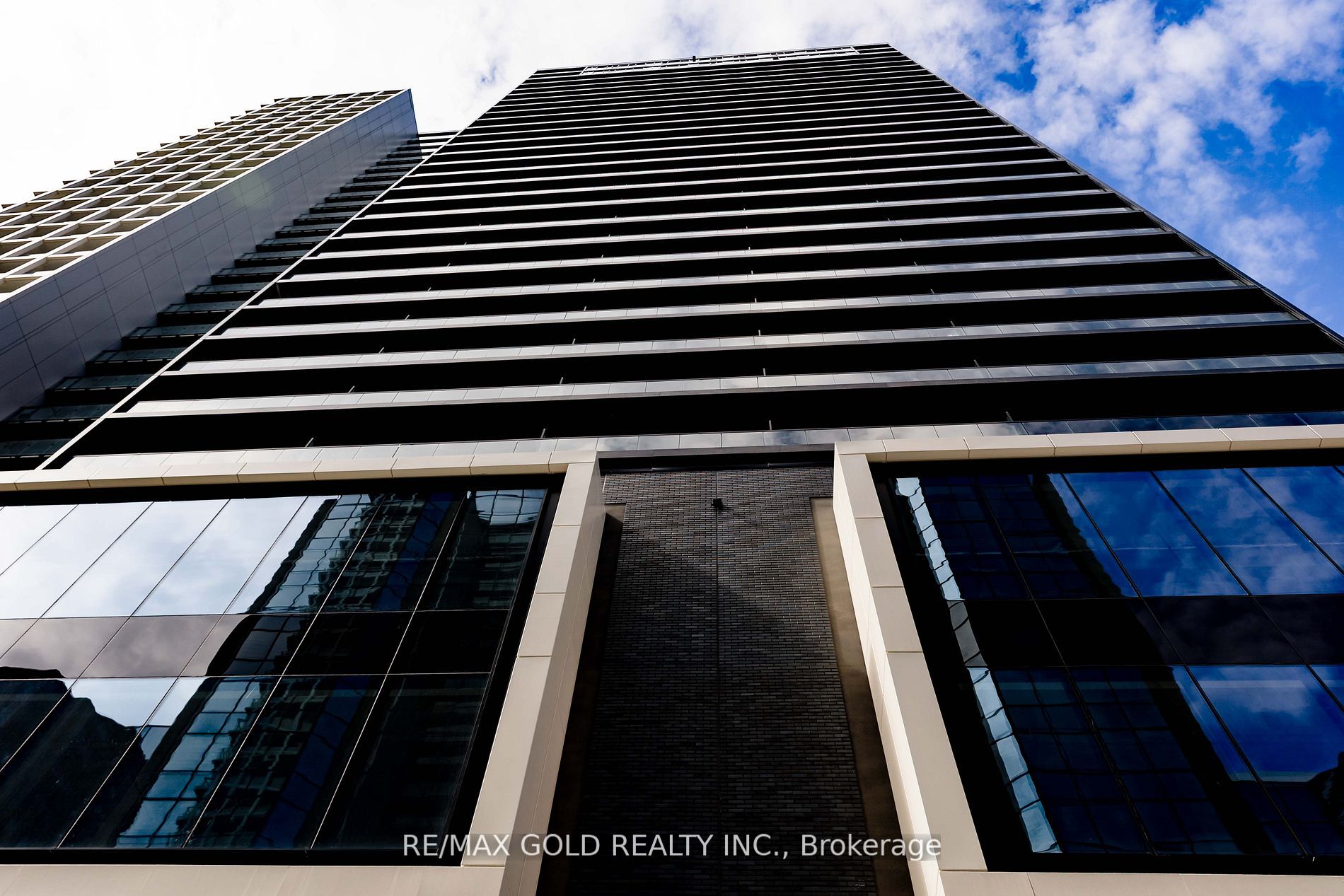 20 Edward St N, #2220