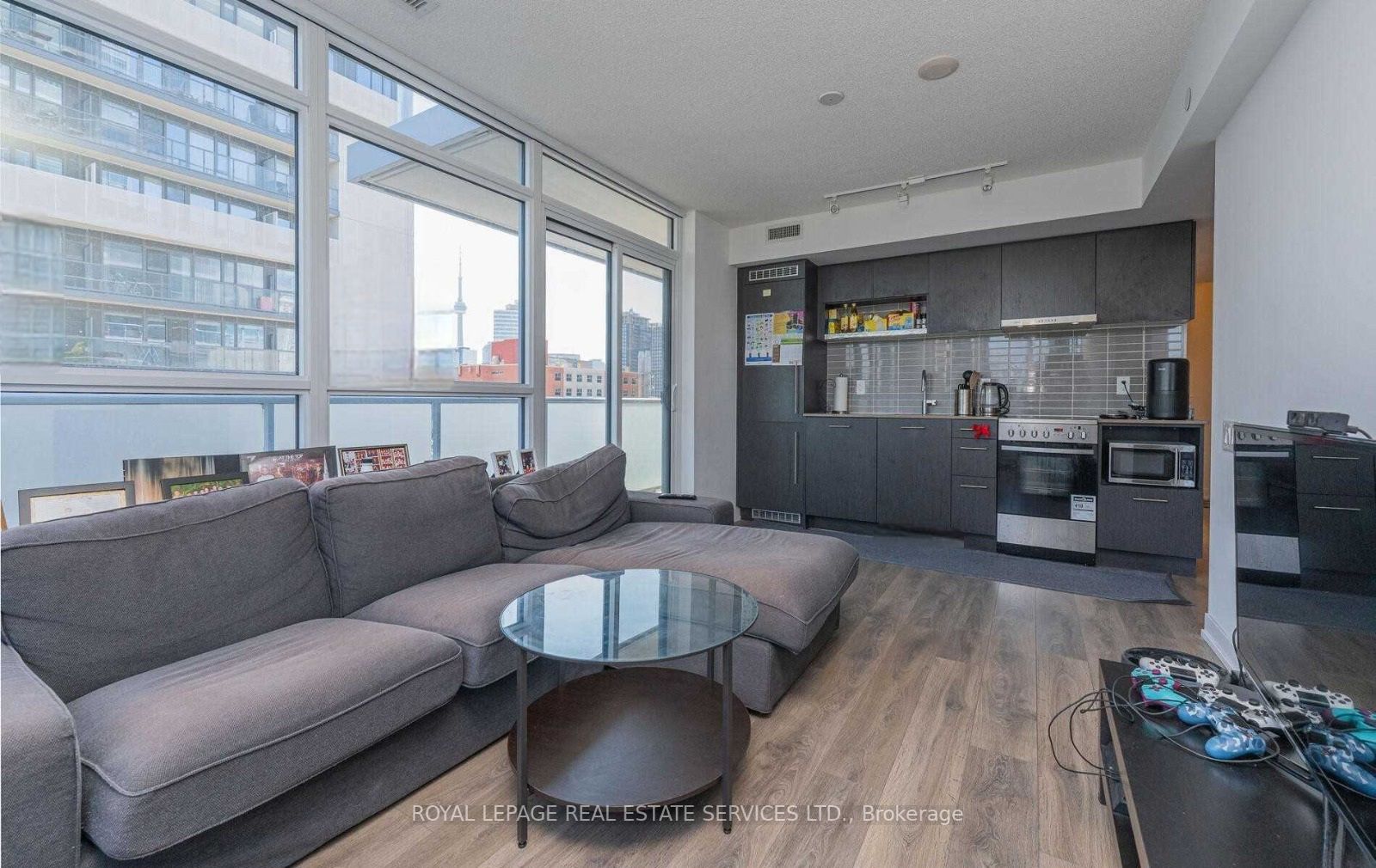 365 Church St, #810