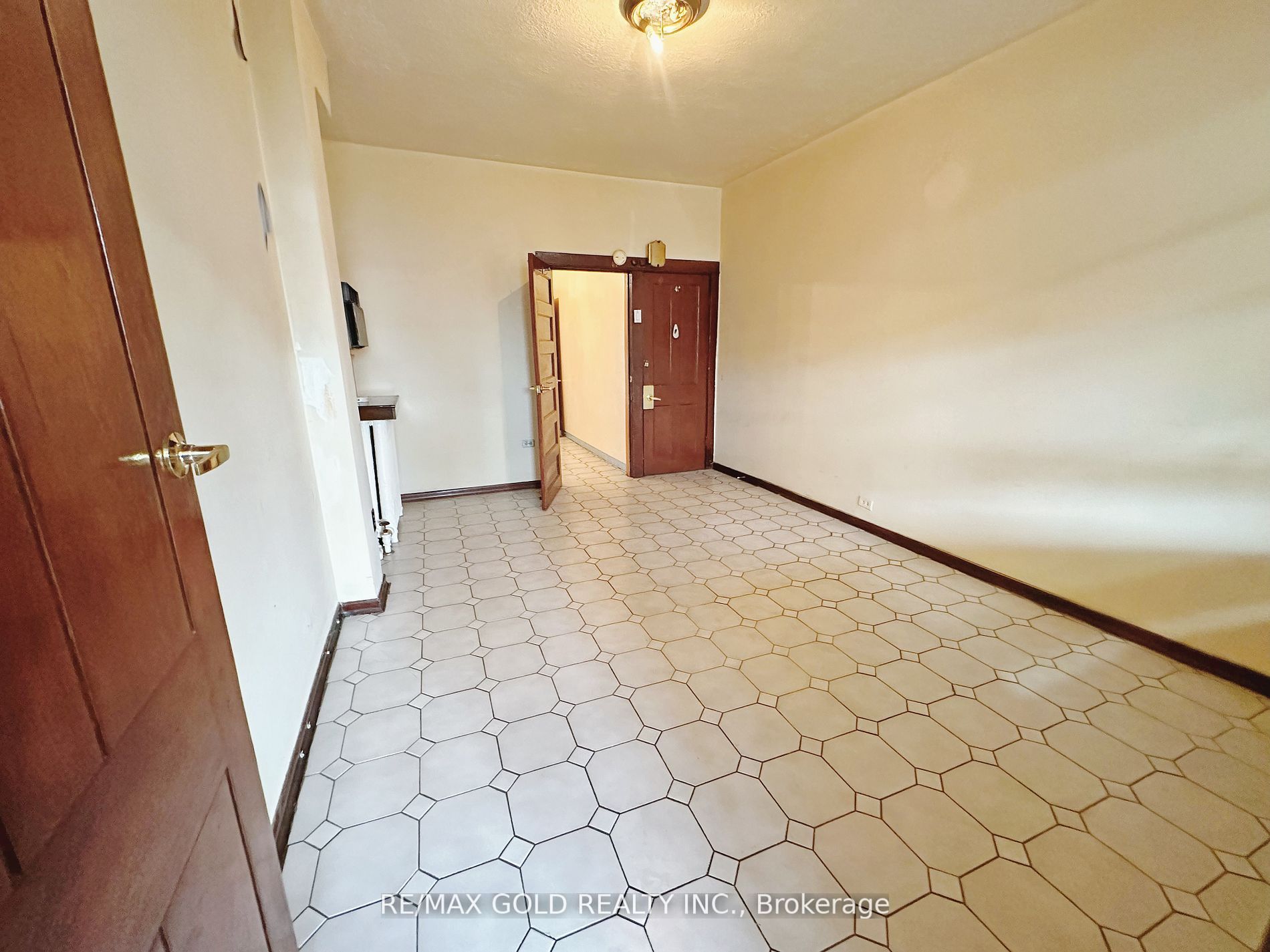 671 Ossington Ave