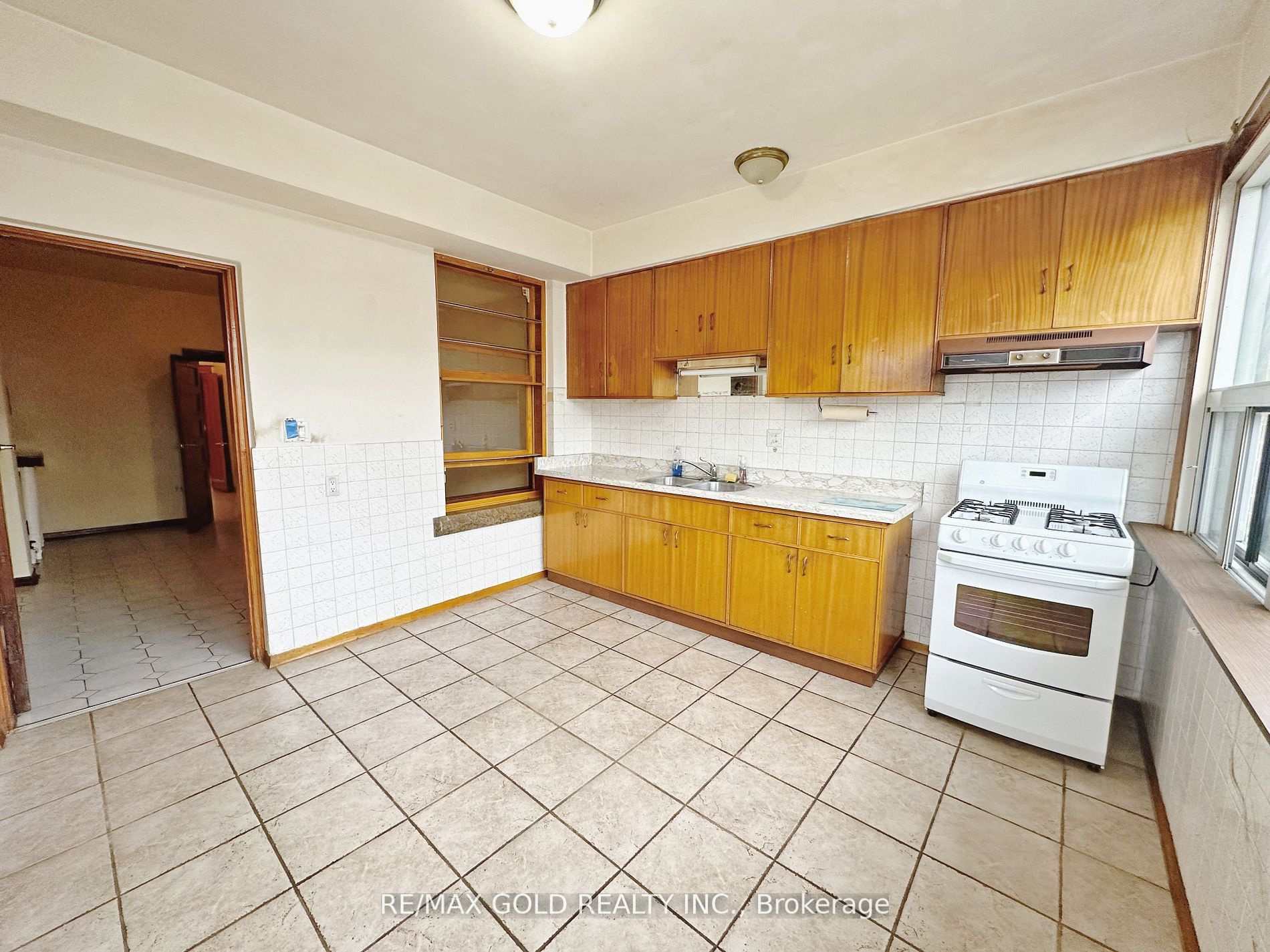 671 Ossington Ave