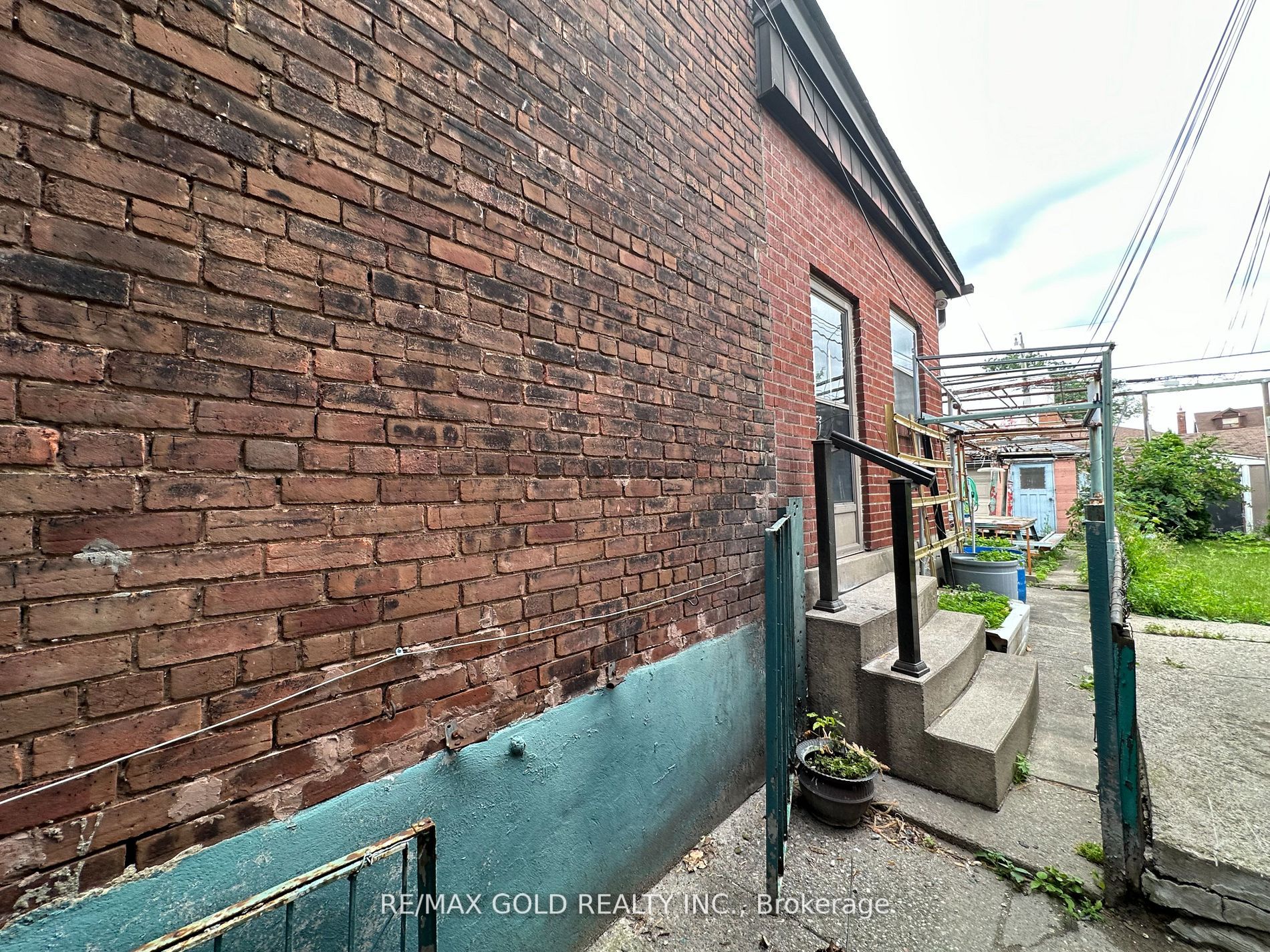 671 Ossington Ave