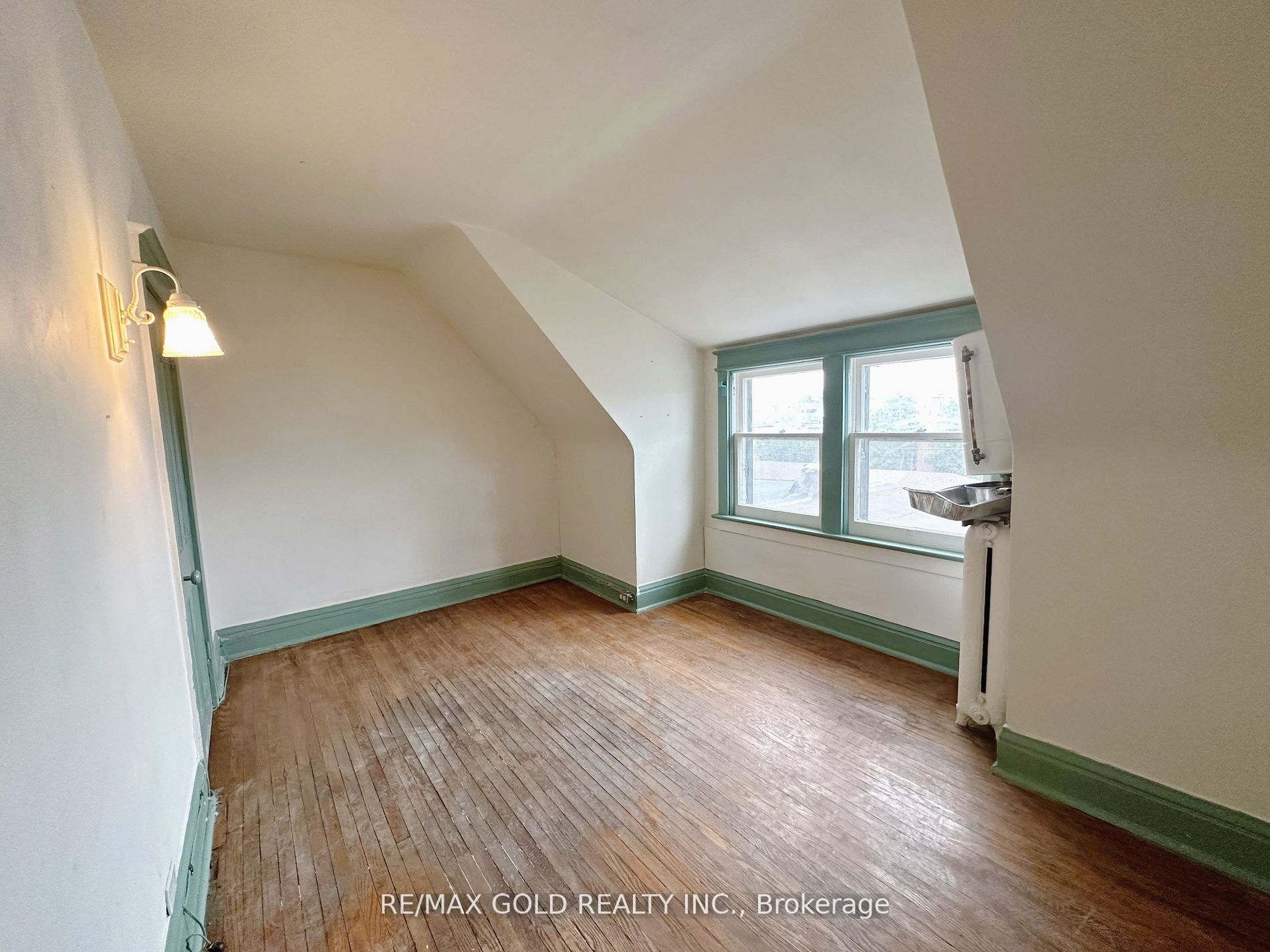 671 Ossington Ave