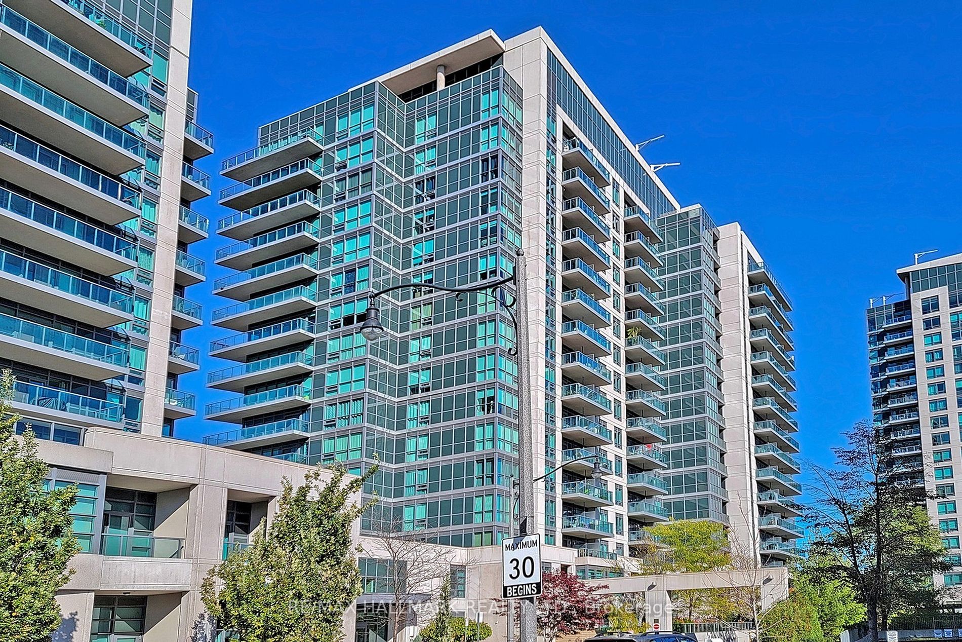 35 Brian Peck Cres, #806