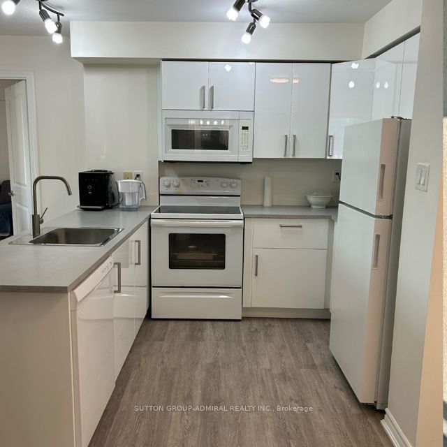 920 Sheppard Ave W, #605