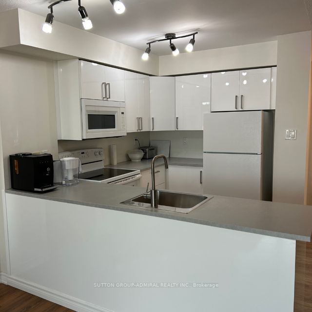 920 Sheppard Ave W, #605