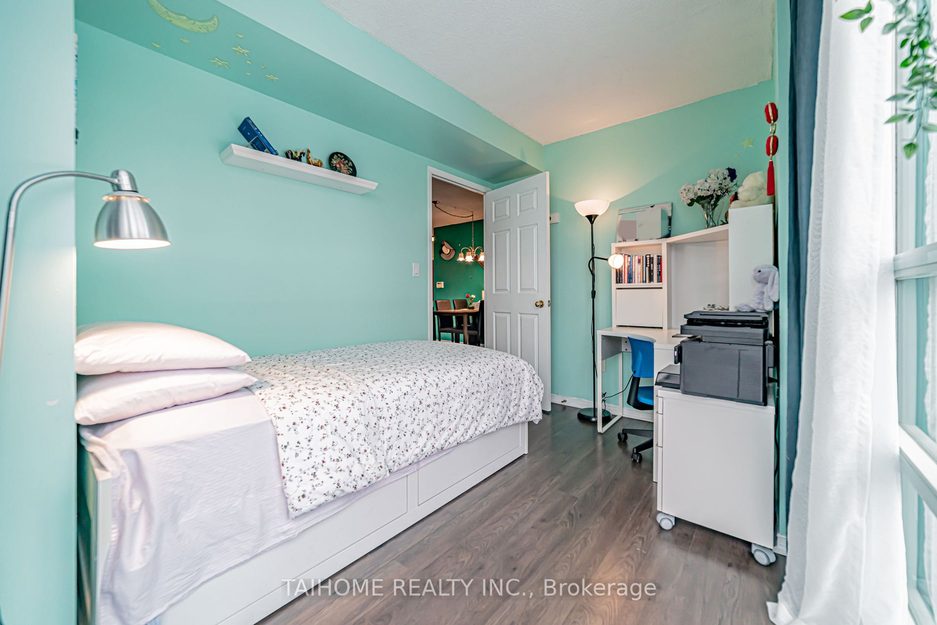 1 Pemberton Avenue, #702
