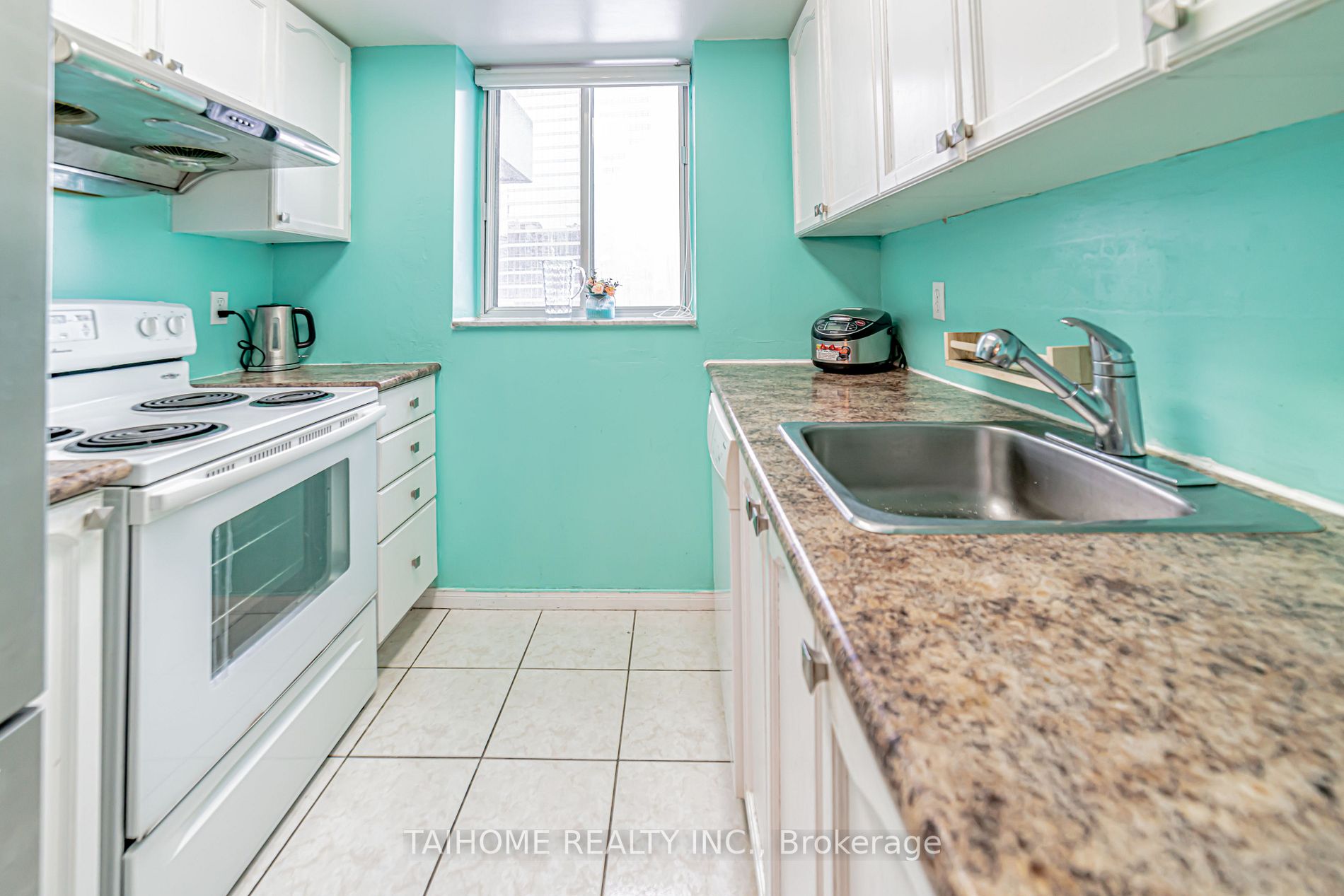 1 Pemberton Avenue, #702