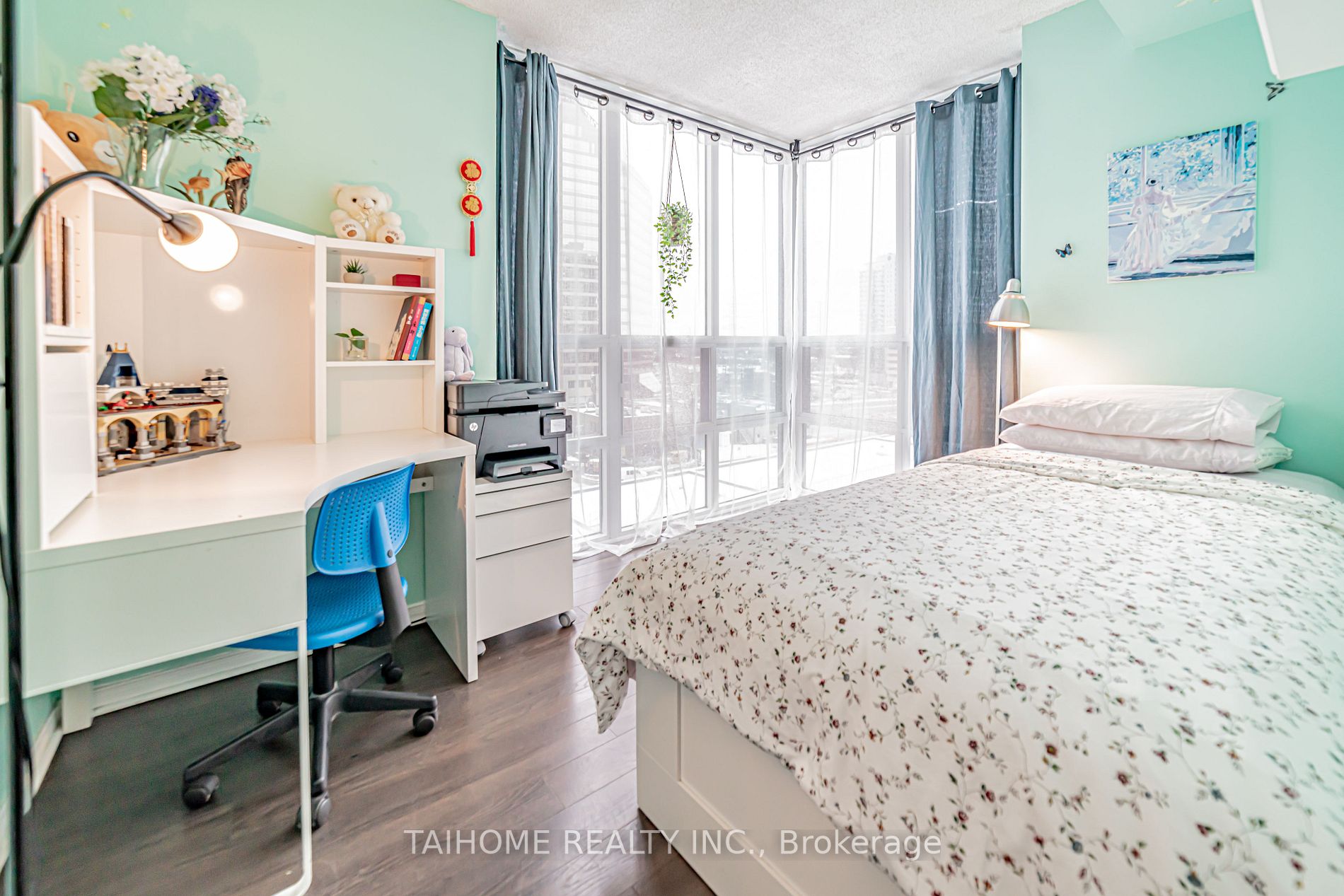1 Pemberton Avenue, #702
