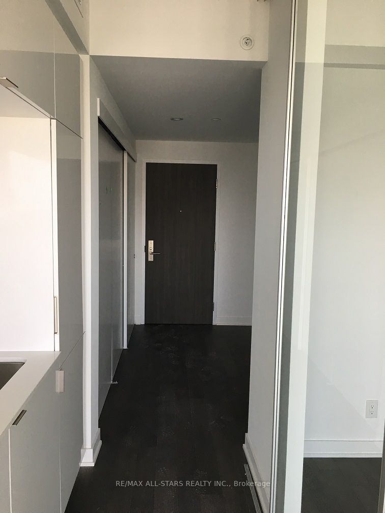 185 Roehampton Avenue, #907