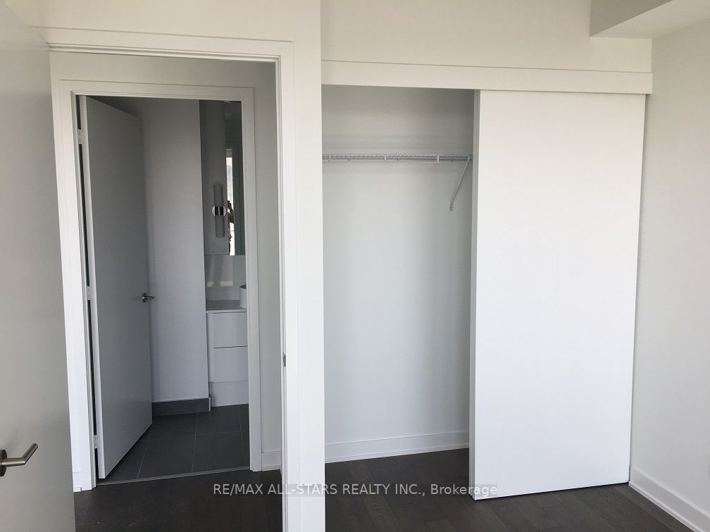 185 Roehampton Avenue, #907