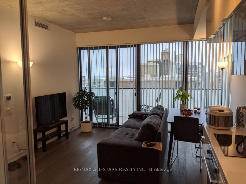 185 Roehampton Avenue, #907