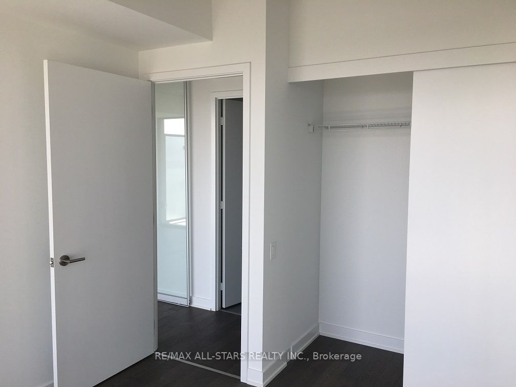 185 Roehampton Avenue, #907