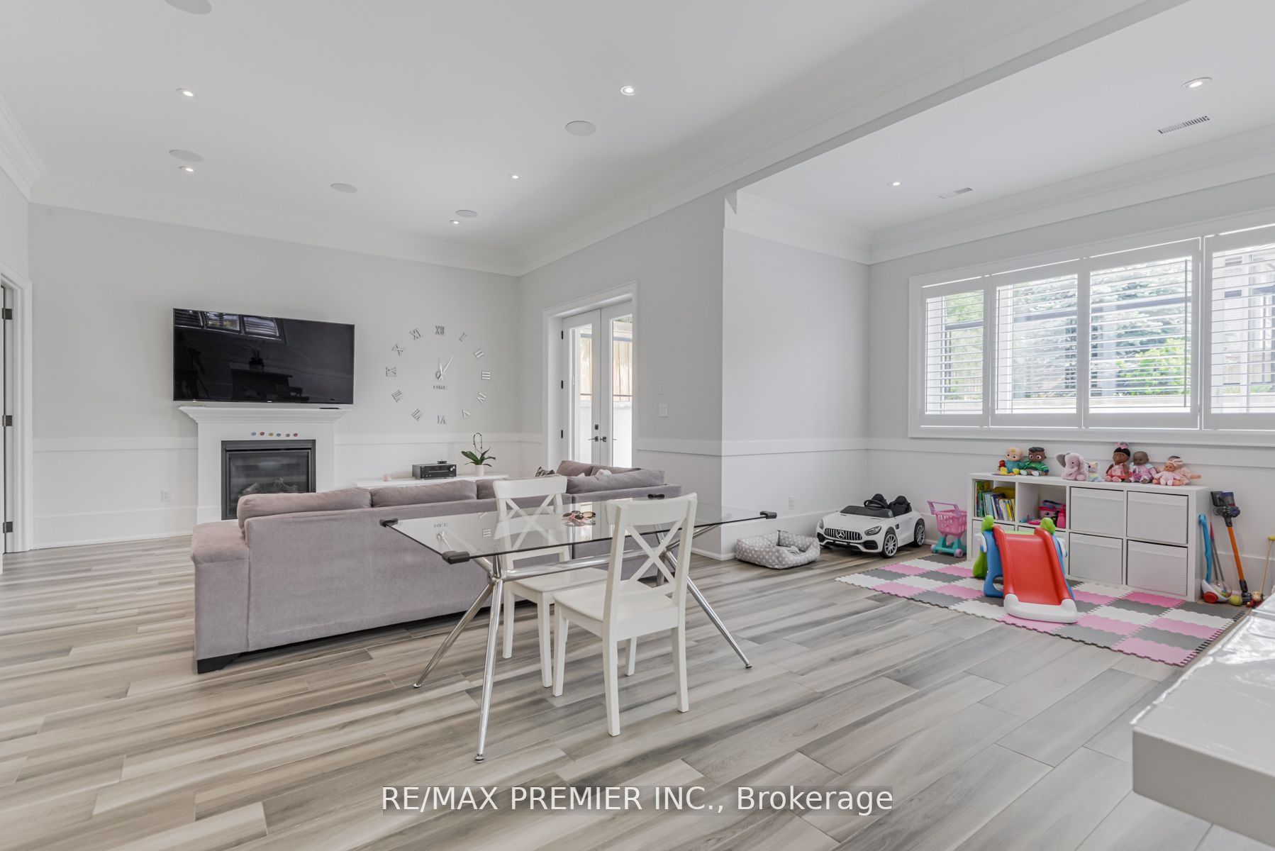 111 Codsell Ave