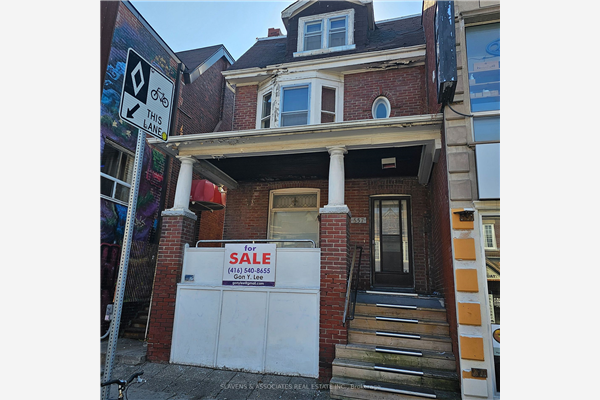 657 Bloor St W, Toronto