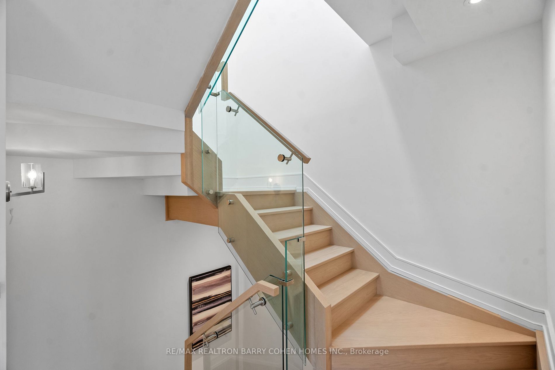 1204 Avenue Rd