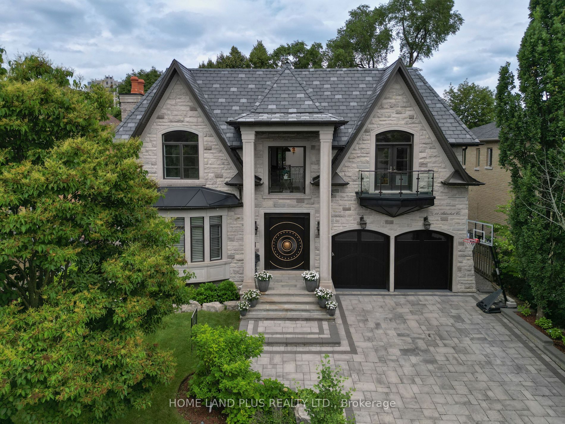 88 Aldershot Cres