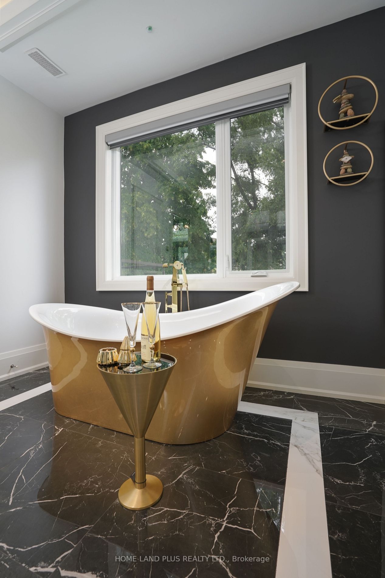 88 Aldershot Cres