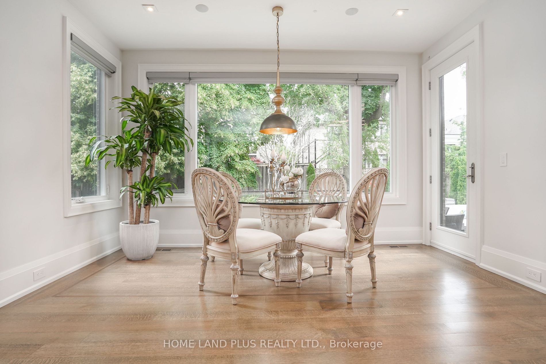 88 Aldershot Cres