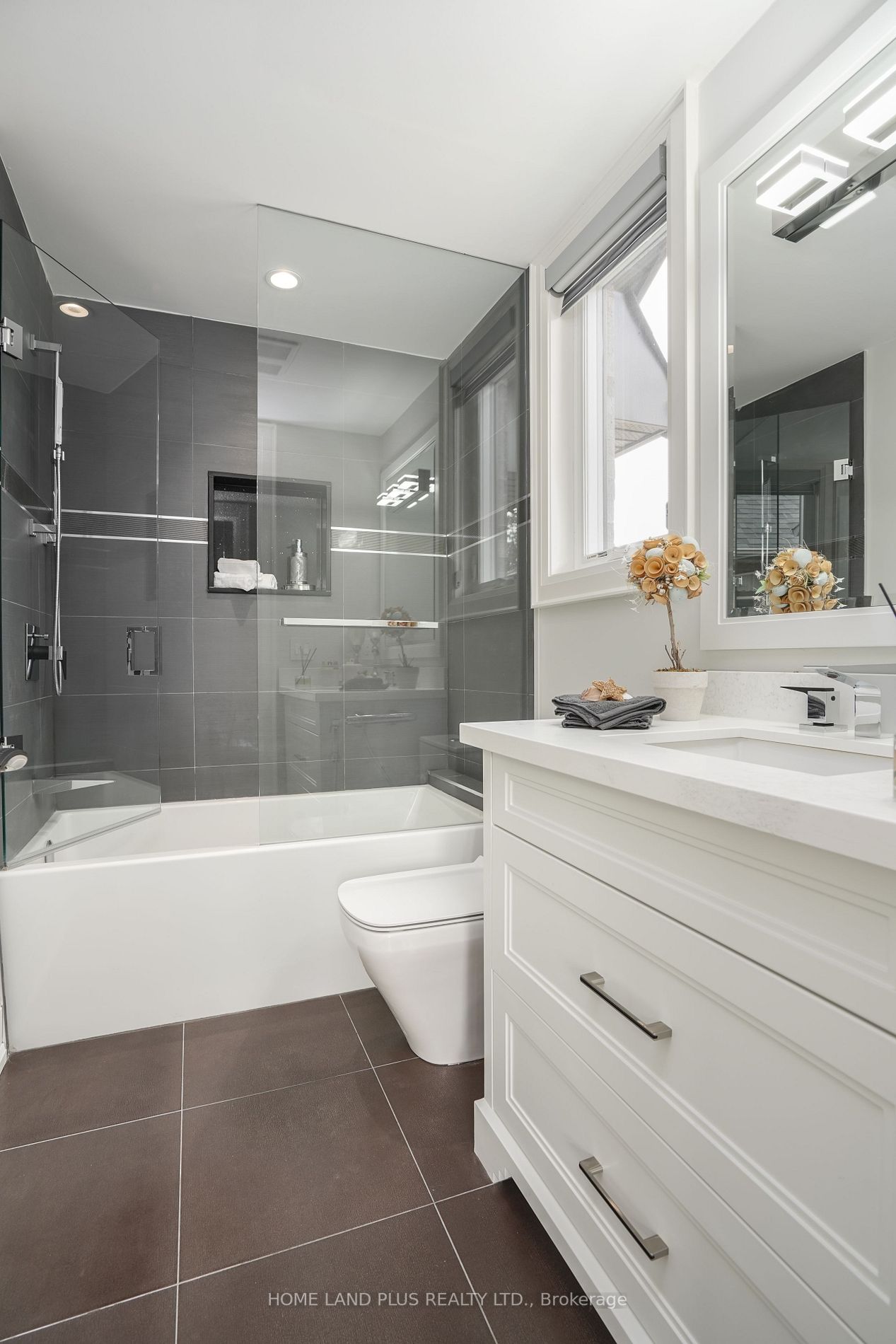 88 Aldershot Cres
